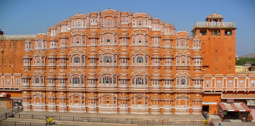 indias-golden-triangle-jaipur-palace-of-winds